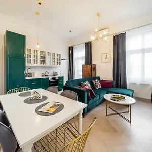 https://apartament-deluxe-old-town-sw-krzyza-wawelofts.krakowhotelspoland.com